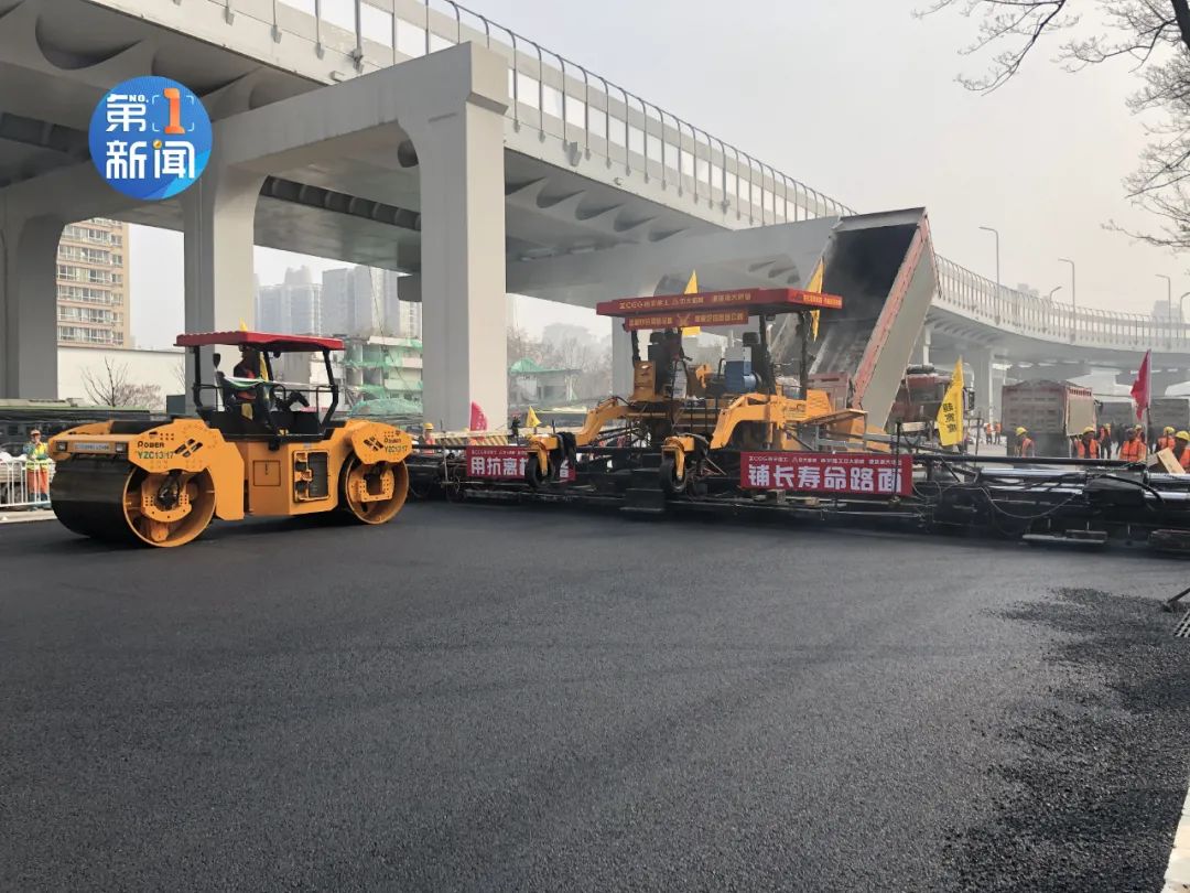 鋪路“變形金剛”來(lái)了！西安昆明路主體即將全面完工！